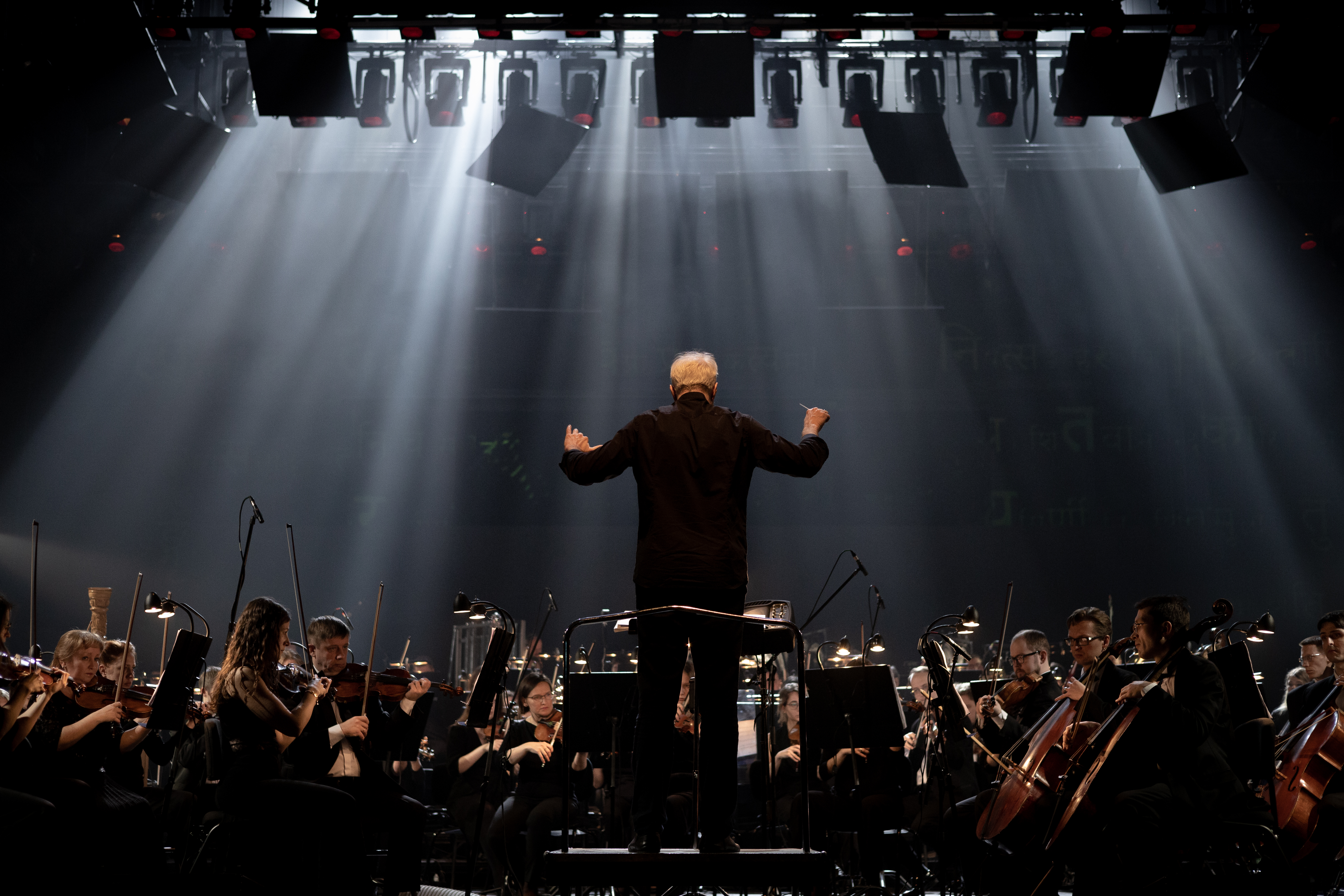 Фёдор Леднёв и оркестр театра Новая Опера. Фото – Екатерина Христова