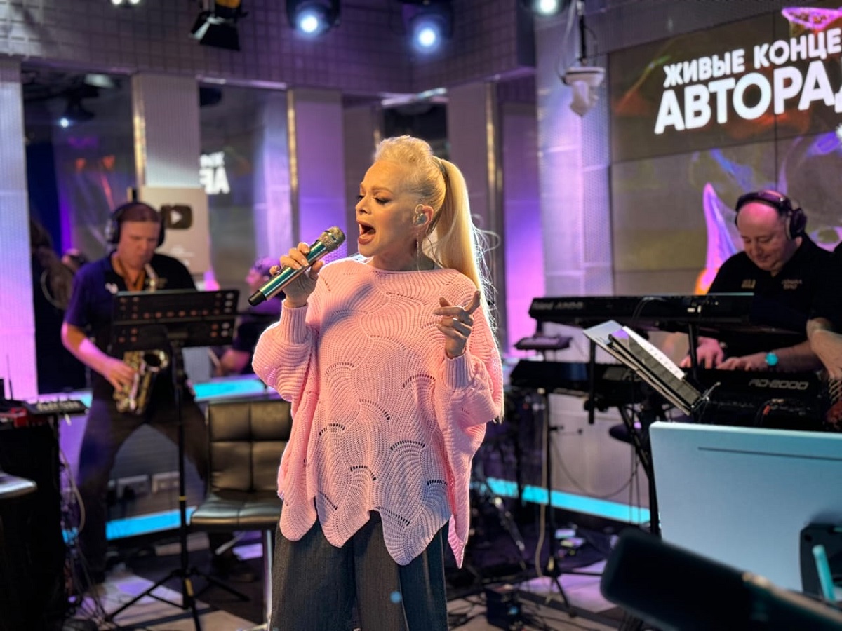 Лариса Долина