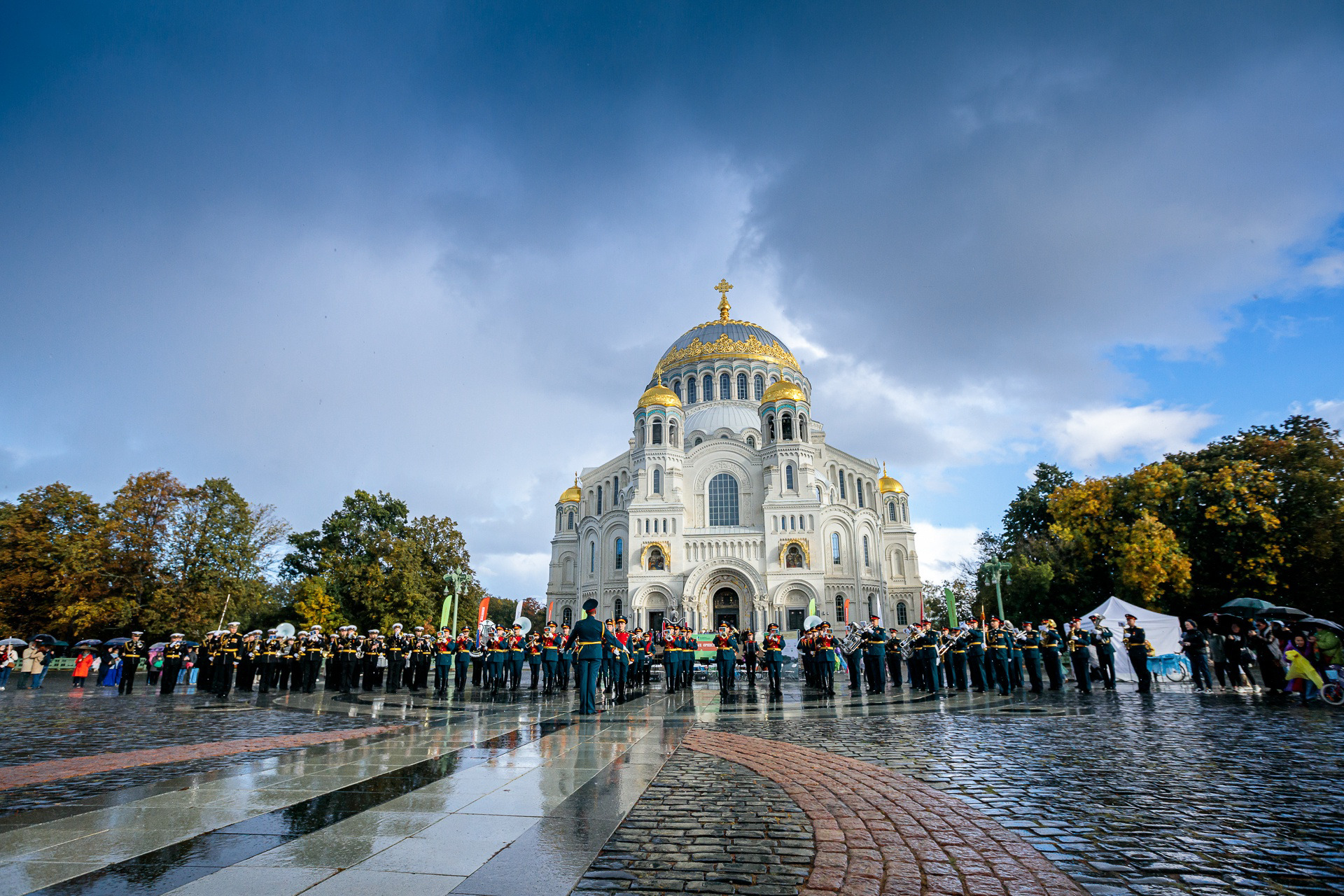 Военные оркестры в парках. Кронштадт, Якорная площадь