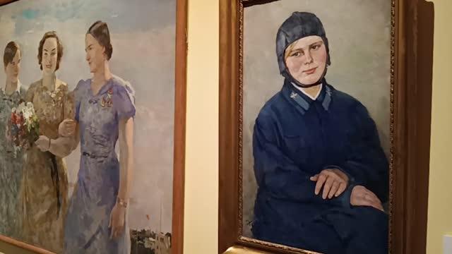 Выставочный проект «Дорогие товарищи женщины! Образы советской эпохи»