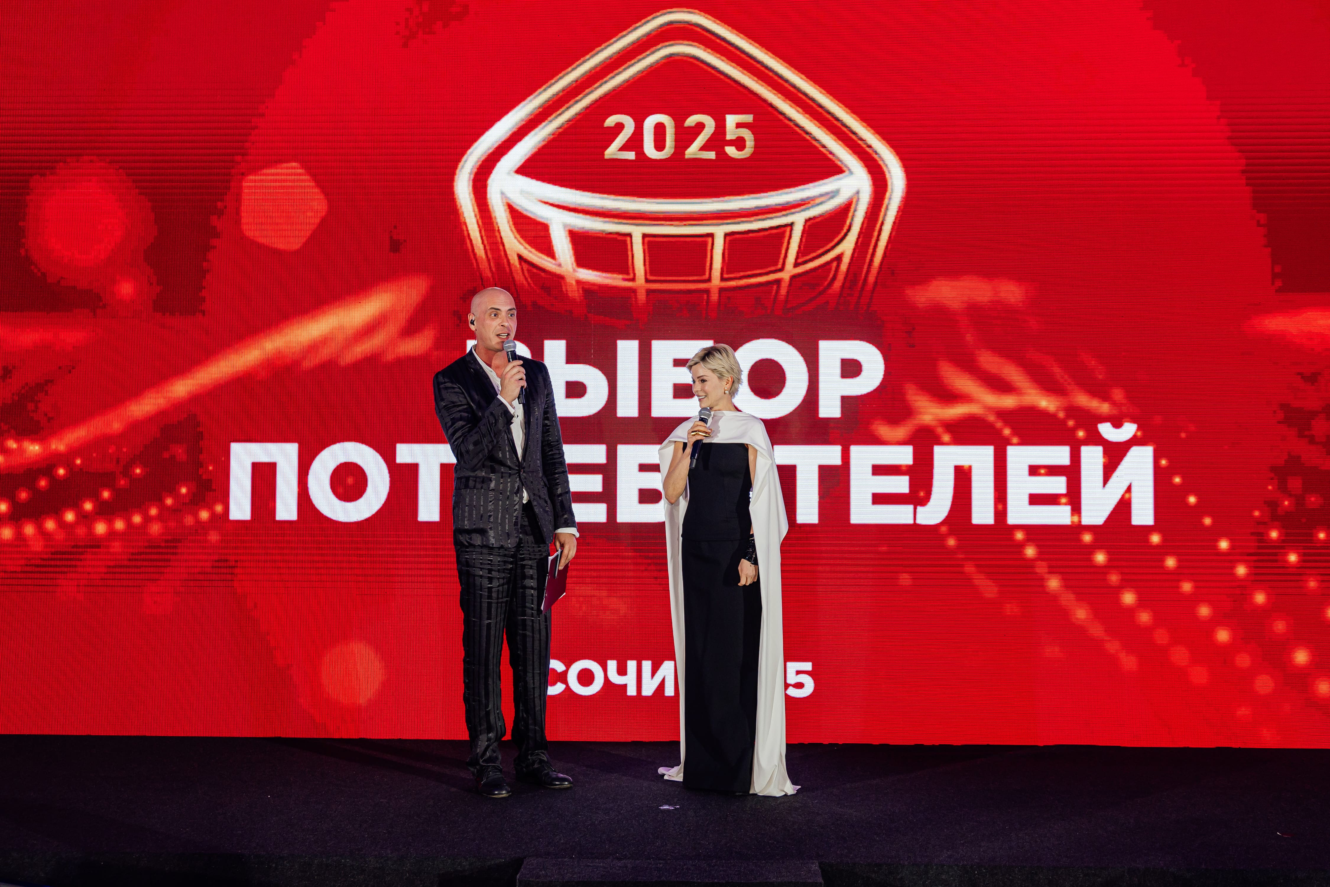 Антон Привольнов и Елена Николаева, телеведущие