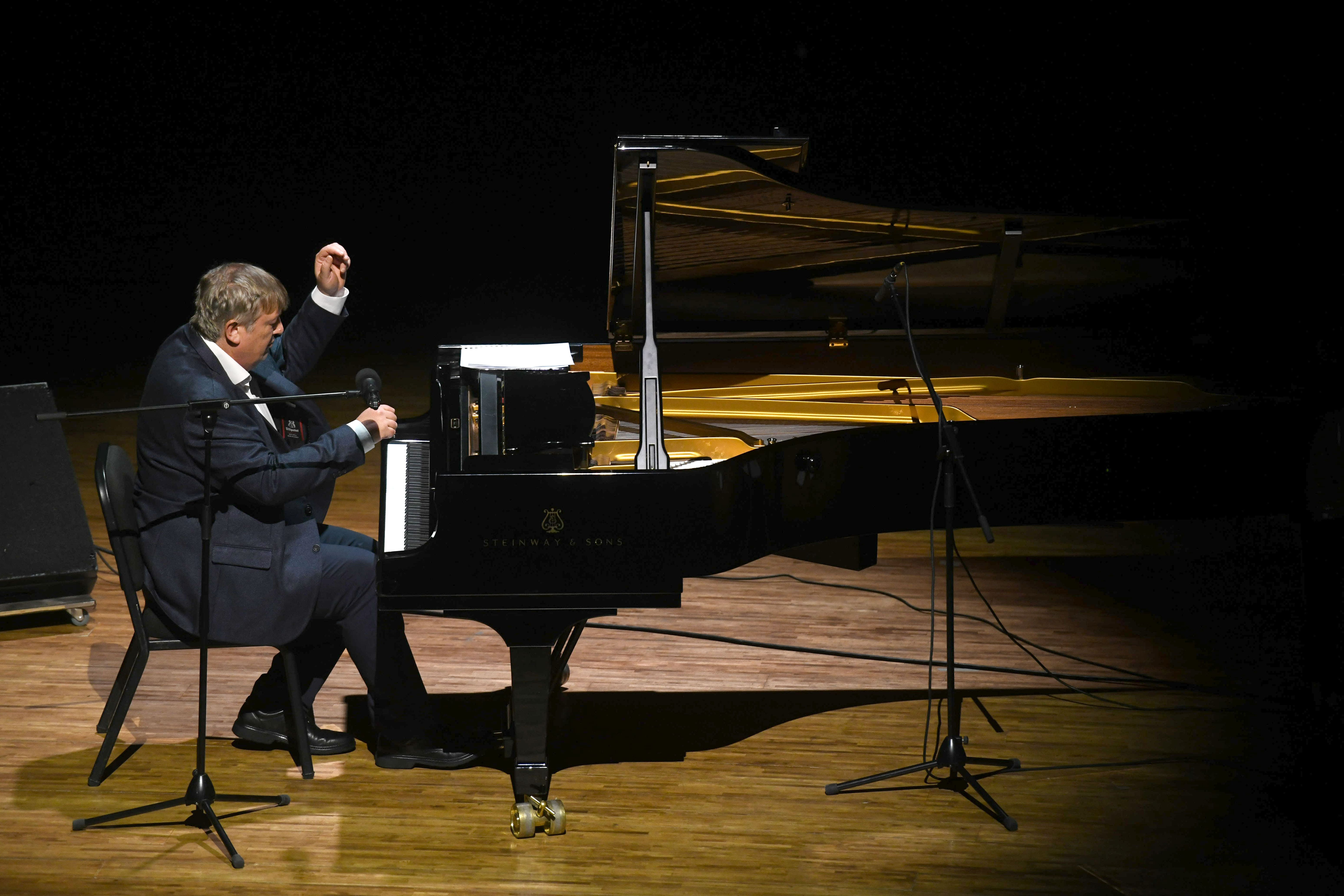 Борис Березовский _архив пресс-службы _Ноты и рифмы времени