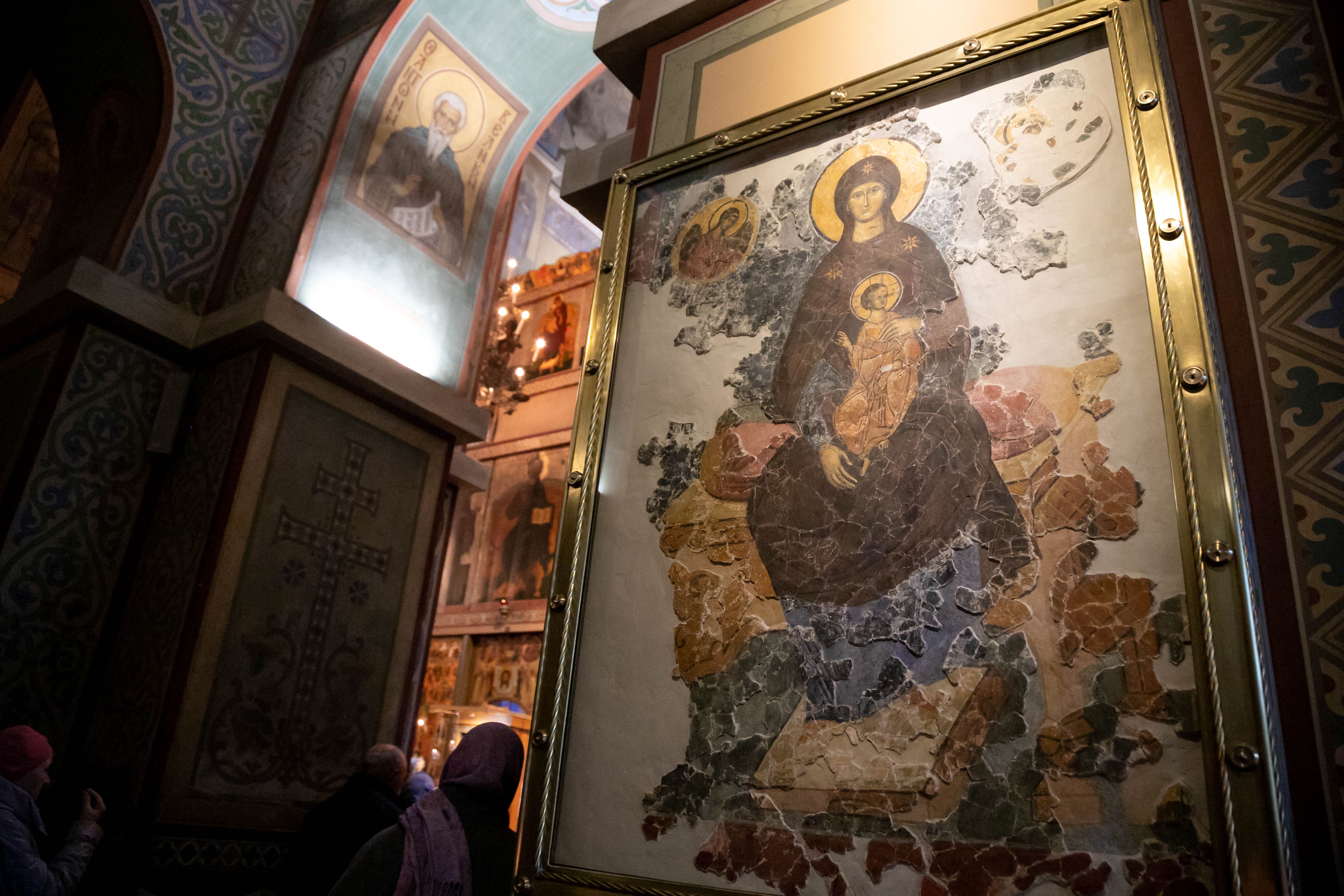 Фреска «Богоматерь с Младенцем на престоле»